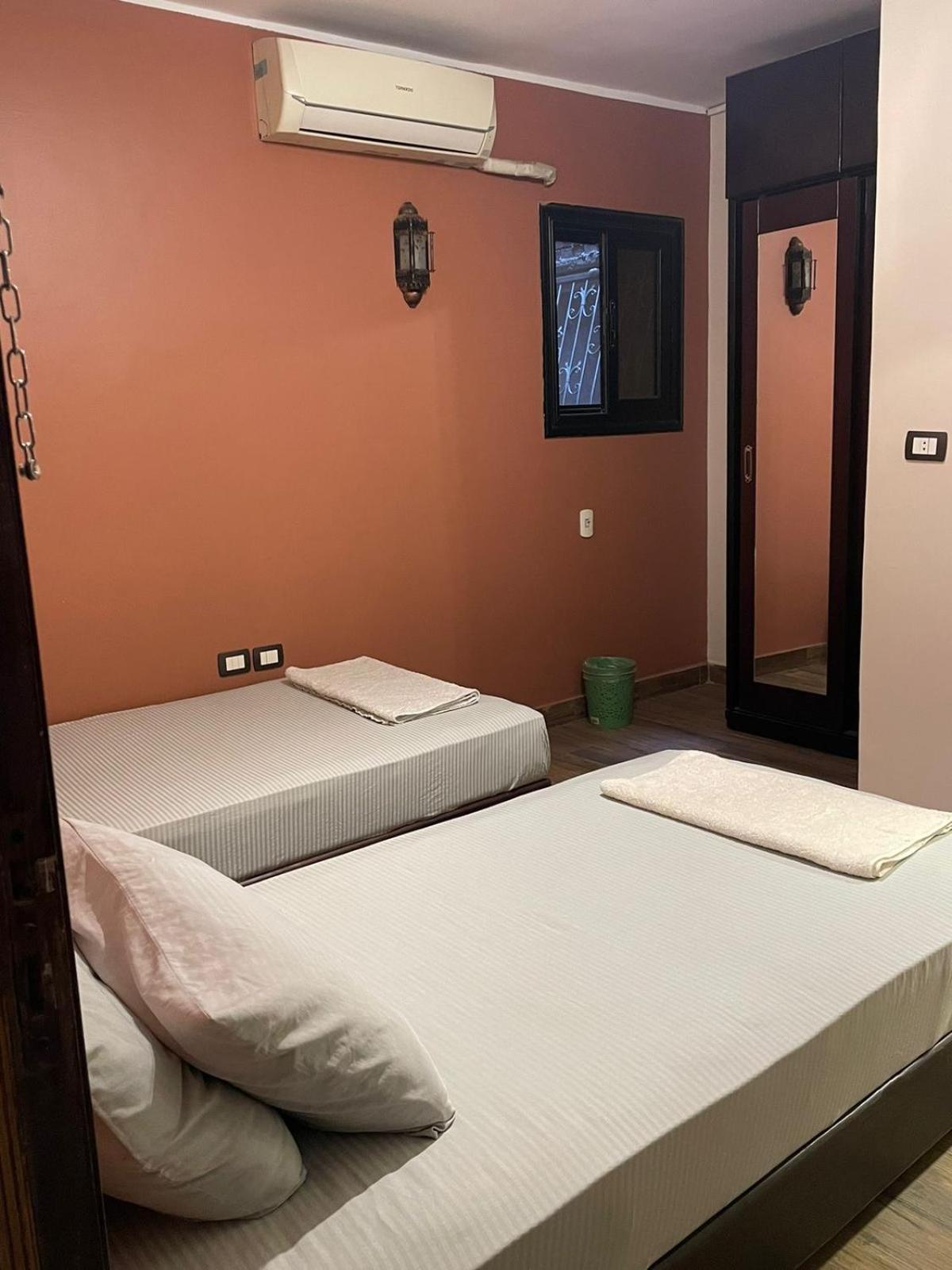 H100 Pyramids View Hostel Giza Bagian luar foto