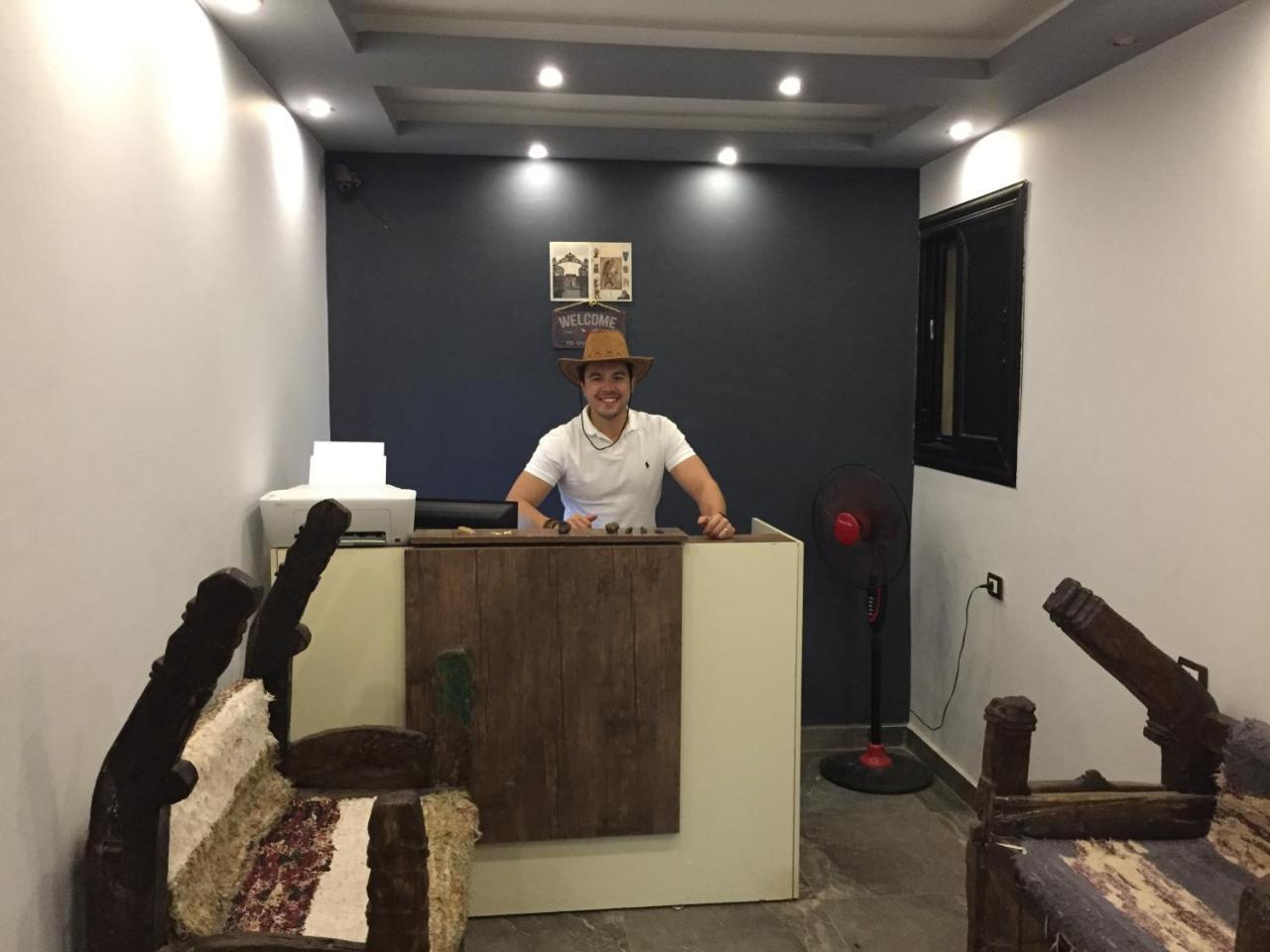 H100 Pyramids View Hostel Giza Bagian luar foto